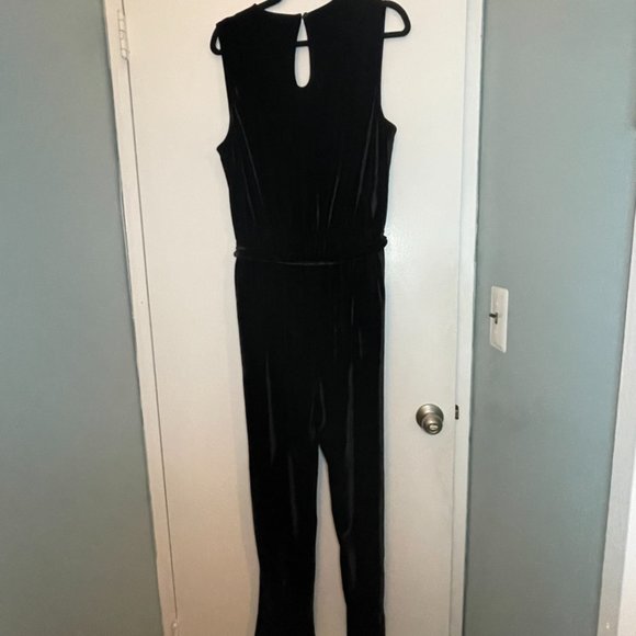 Modcloth Ruffled V-Neck Velvet Jumpsuit - Picture 4 of 7